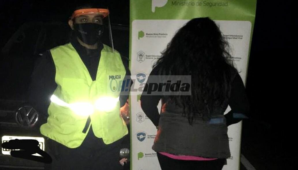 Otra mujer demorada en la Rotonda sin permiso