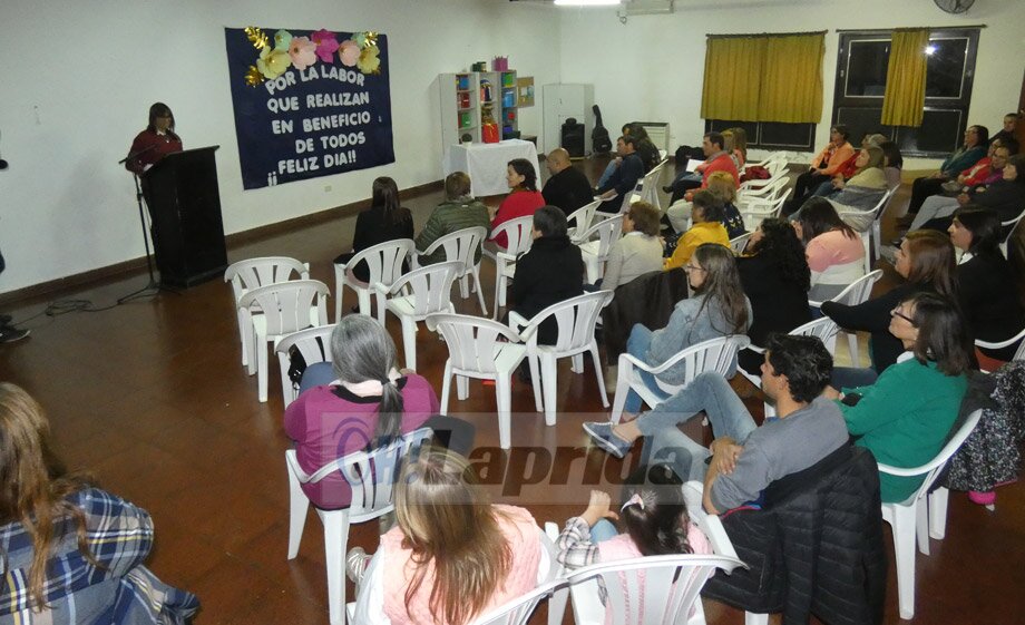 Reconocimientos y homenaje en un emotivo acto por el Día del Auxiliar de Educación