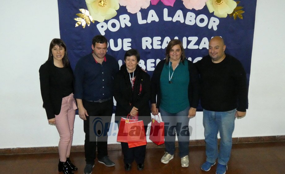 Reconocimientos y homenaje en un emotivo acto por el Día del Auxiliar de Educación