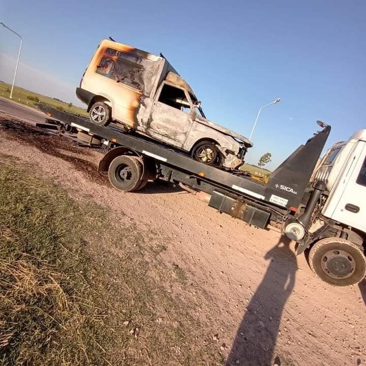 "Gracias a Dios zafamos": se incendió un auto en la Ruta 86