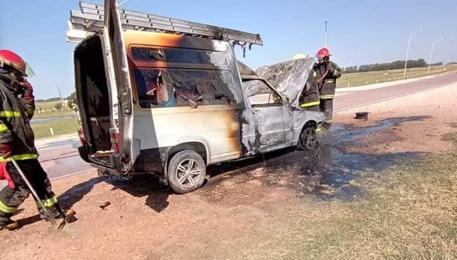 "Gracias a Dios zafamos": se incendió un auto en la Ruta 86