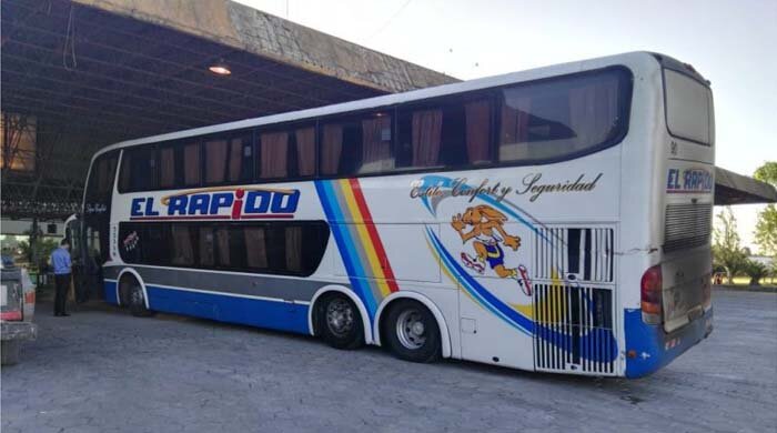 Tres Arroyos: se bajaron del micro porque "estaba torcido"